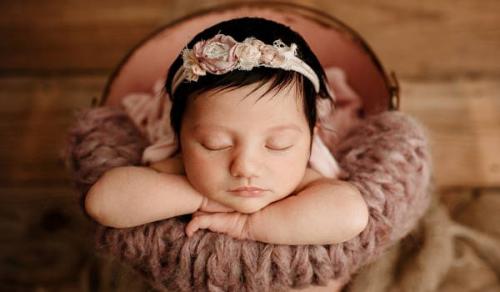 第二个字是彩的女孩名字 含彩字的好听的名字